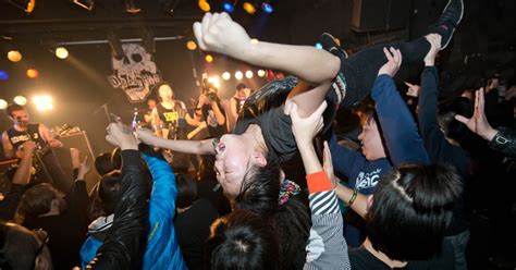 bkbkrh|mosh pit.
